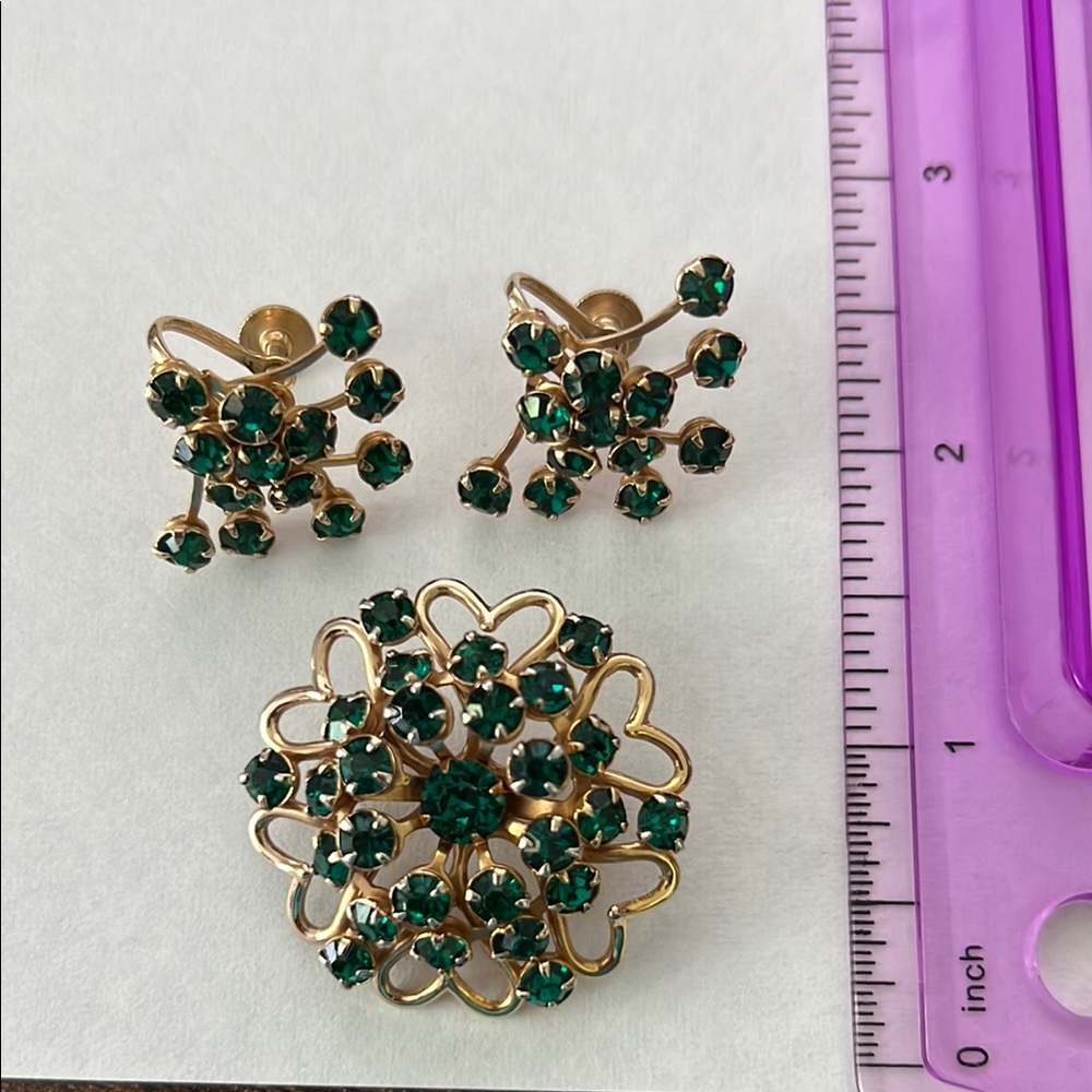Vintage Elegant Gold and Green brooch and clip on earring Set